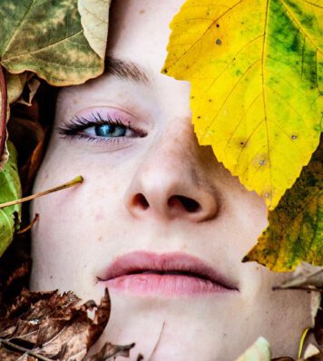 Das Bild ist ein Portrait im Herbst. Location: Grunewald. Model: Lydia
