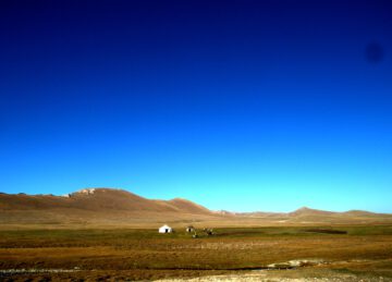 Das Bild zeigt eine Jurte in Kyrgyzstan in der nähe des Son Kul
